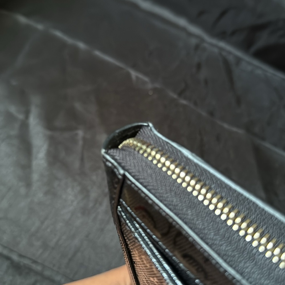 GUESS Wallet - Black preowned - Picture 16 of 17
